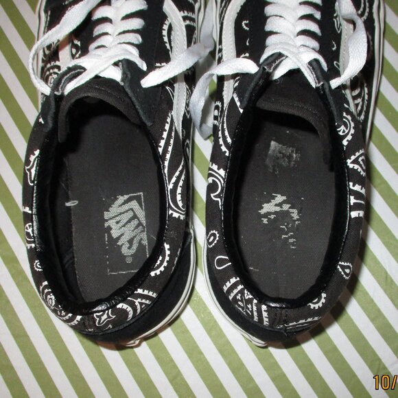 Vans Old Skool Sneakers - Picture 9 of 15